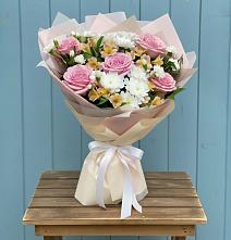 Букет цветов из:  Гвоздики, Орхидеи и Розы в Княгинино