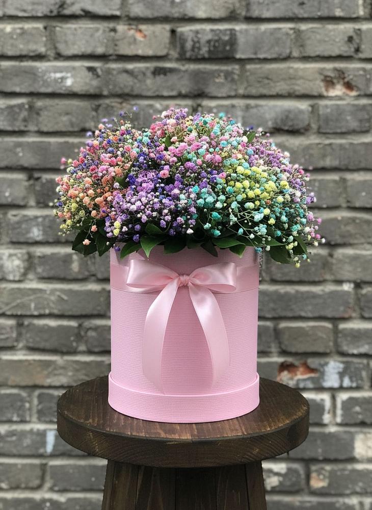 Цветочная композиция из Гипсофила и Розы в шляпной коробке в Княгинино