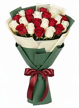 Букет Микс из красных и белых роз в Княгинино