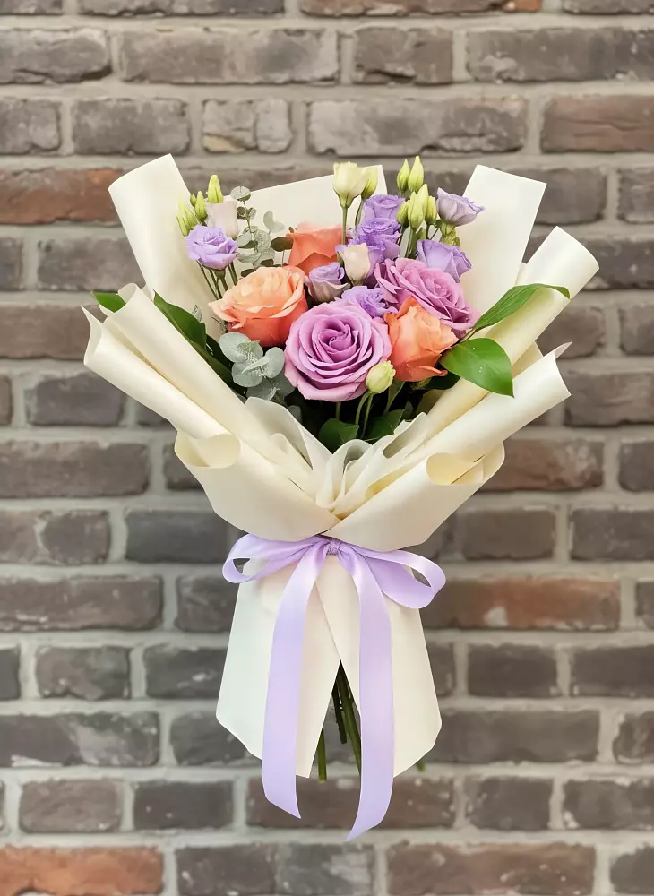 Букет цветов из: Лизиантусы и Розы в Княгинино