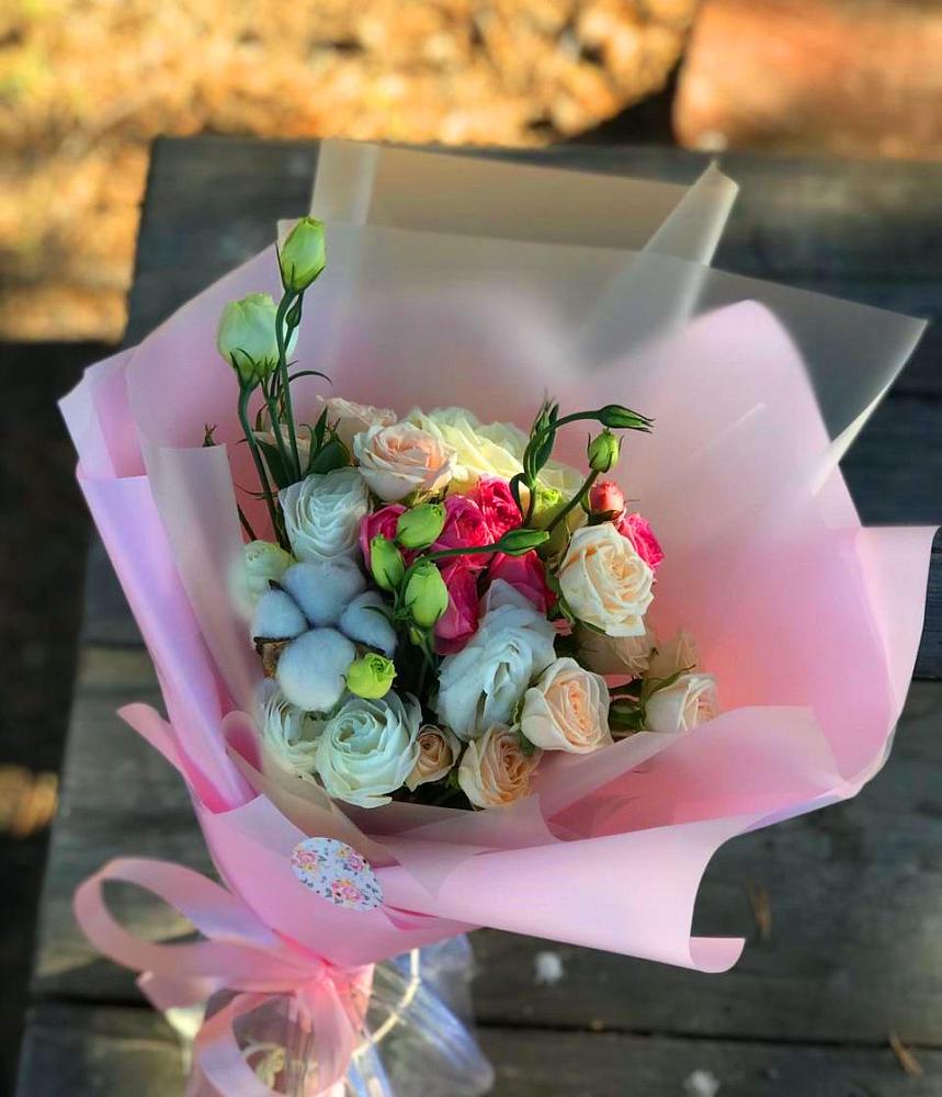 Букет цветов из: Розы и Лизиантусы в Княгинино