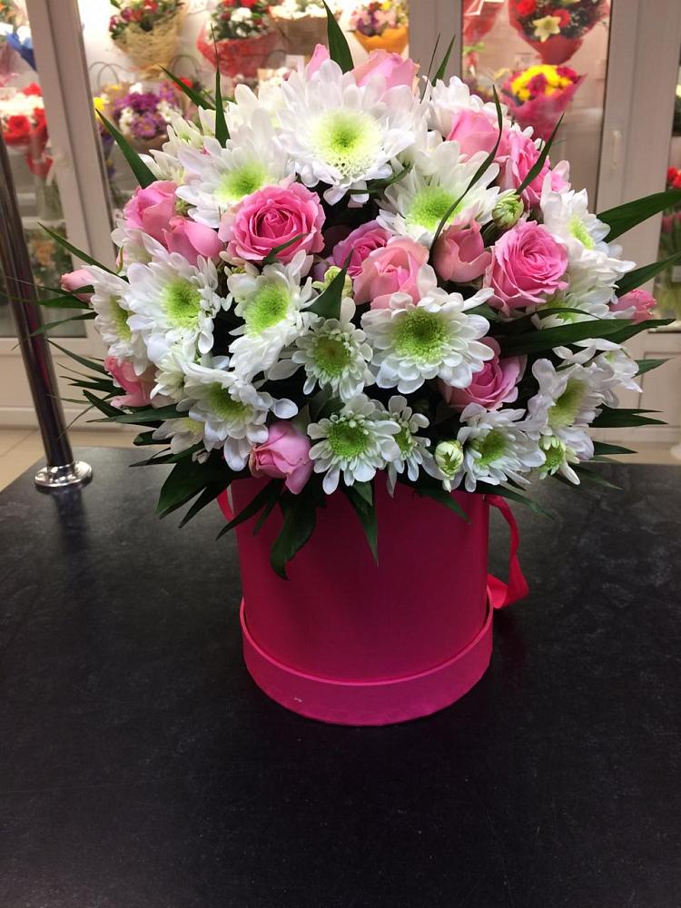 Цветочная композиция из Розы и Хризантемы в шляпной коробке в Княгинино