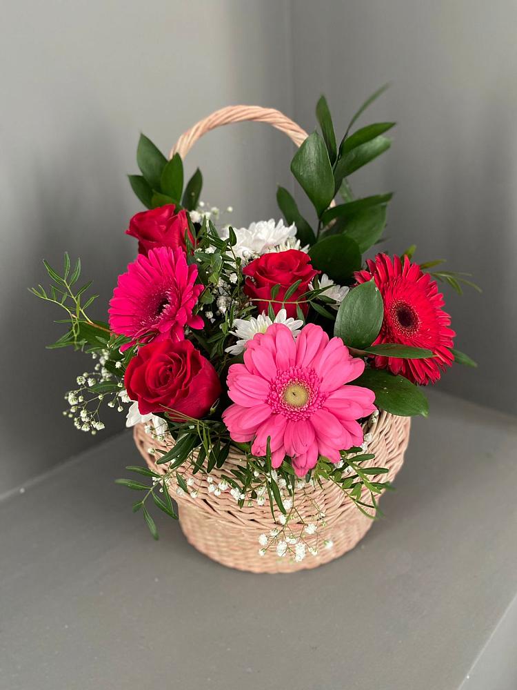 Цветочная композиция из Розы, Хризантемы и Герберы в корзине в Княгинино